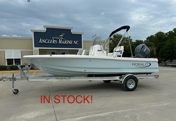 2025 Robalo 206 Cayman Ice Blue  Boat